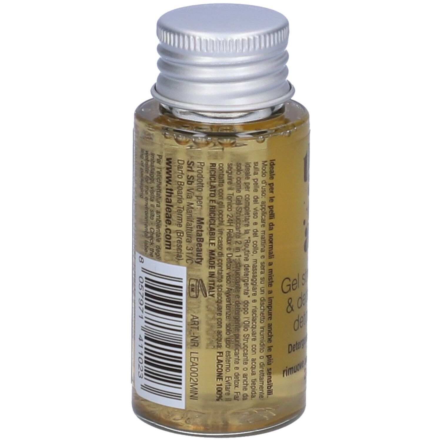 Retro di un piccolo flacone con tappo argentato. Etichetta con testo e codice a barre.