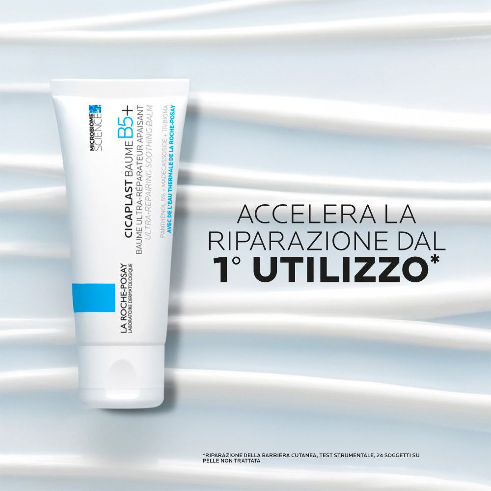 Tubo La Roche-Posay Cicaplast Baume B5+ su sfondo ondulato.