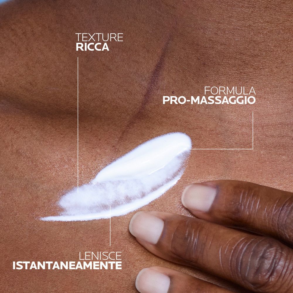 Campione di crema La Roche-Posay Cicaplast Baume B5+ sulla pelle.
