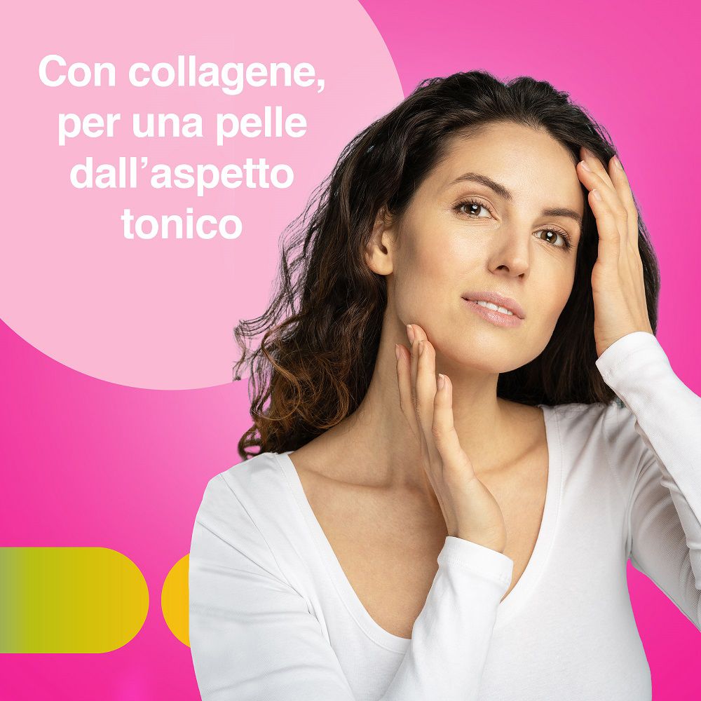 Donna che si tocca il viso. Testo: Con collagene, per una pelle dall'aspetto tonico.