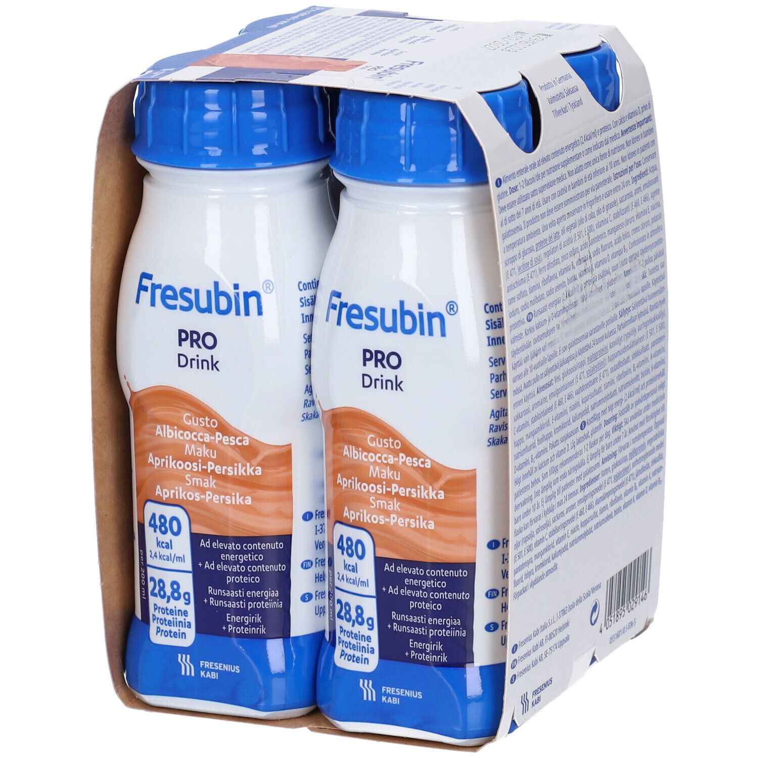 Confezione da 4 bottiglie Fresubin Pro Drink Albicocca-Pesca. Bottiglie con tappo blu ed etichetta bianca. Scritta: Fresubin Pro Drink.