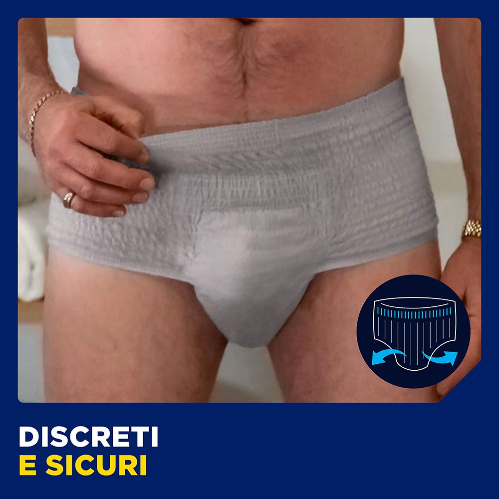 Pantaloni TENA MEN grigi. Sfondo blu. Testo: DISCRETI E SICURI.