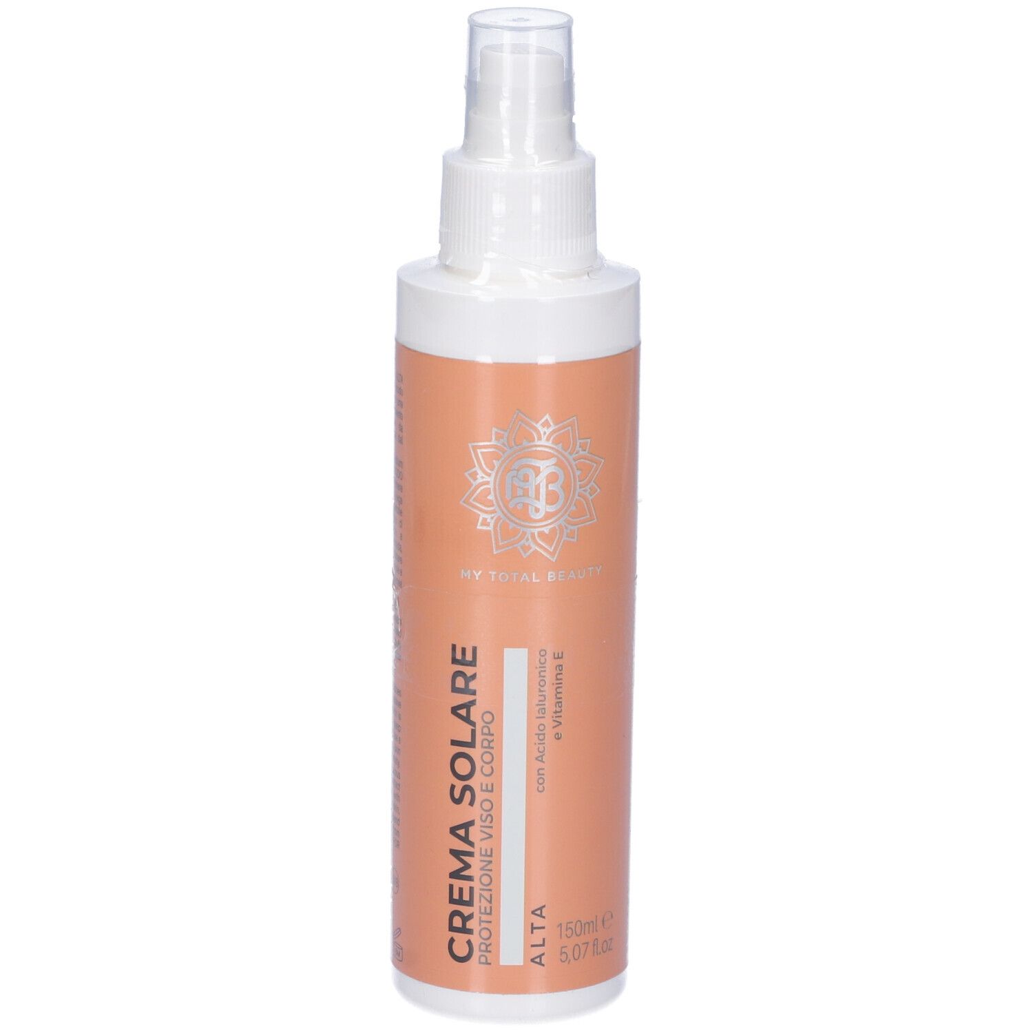 Flacone spray con etichetta arancione. Scritta: Crema Solare, Protezione Viso e Corpo, Alta. Con logo.