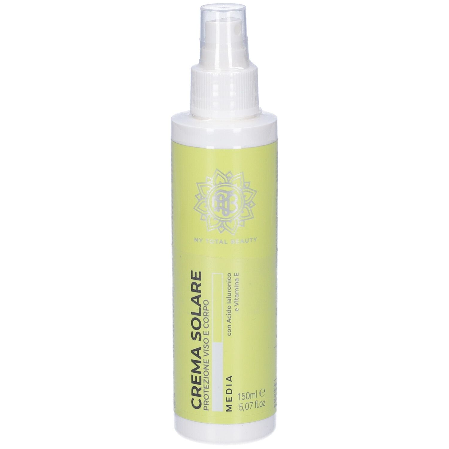 Flacone spray solare bianco e giallo. Scritta: CREMA SOLARE, MEDIA. Con acido ialuronico e vitamina E. 150ml.