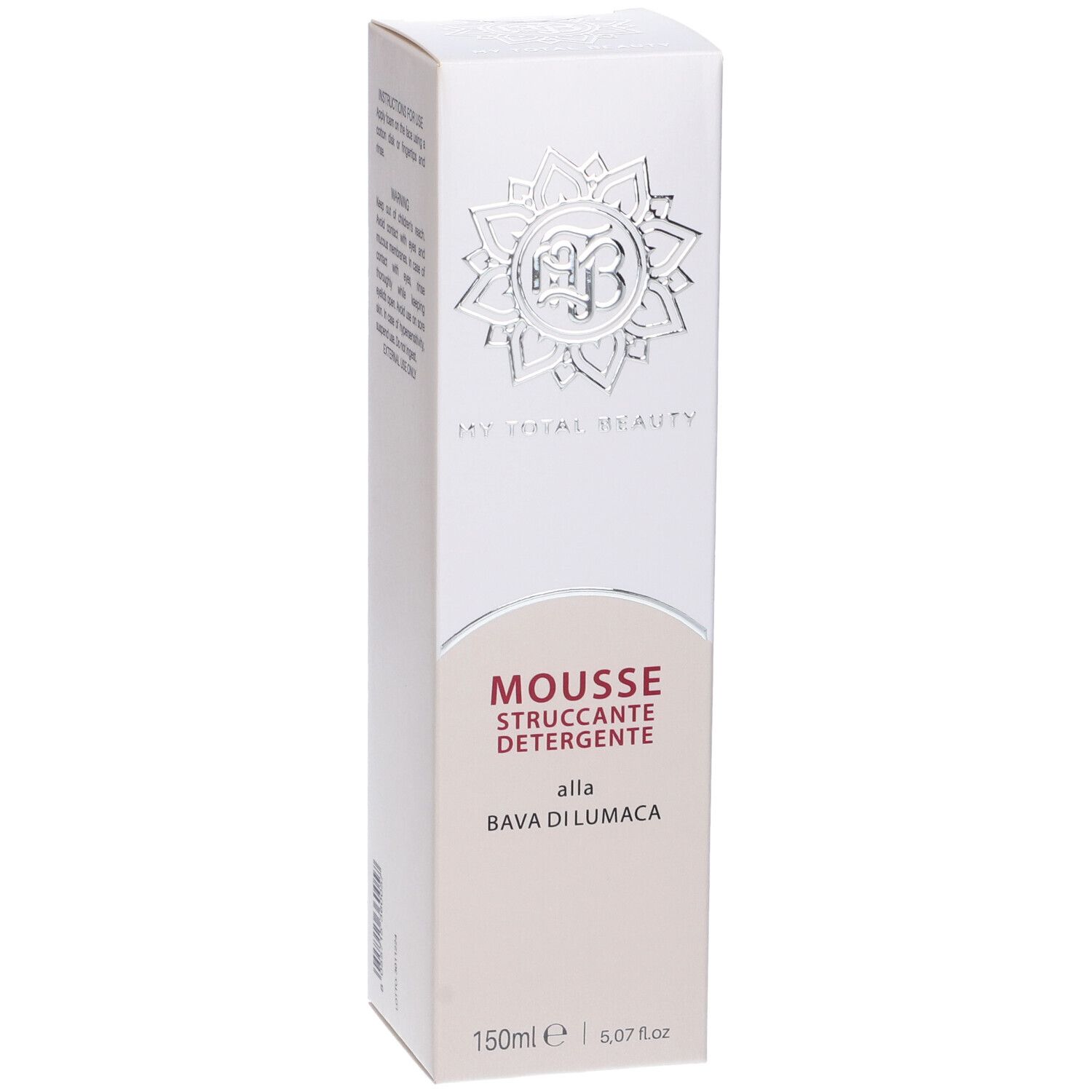 Confezione bianca. Scritta: MOUSSE STRUCCANTE DETERGENTE alla BAVA DI LUMACA. Logo. 150ml. Testo.