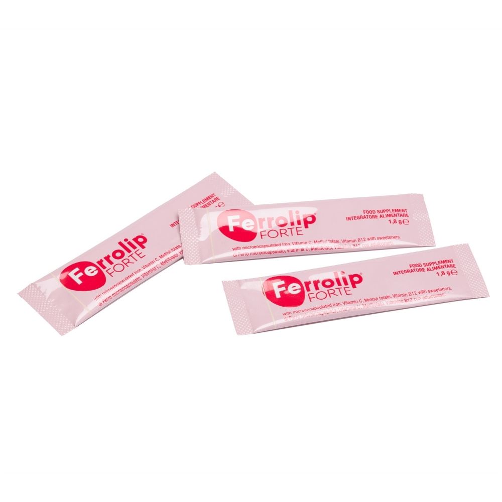 Tre stick Ferrolip Forte gusto limone, confezionati singolarmente. Contiene ferro, vitamina C, metilfolato e vitamina B12.
