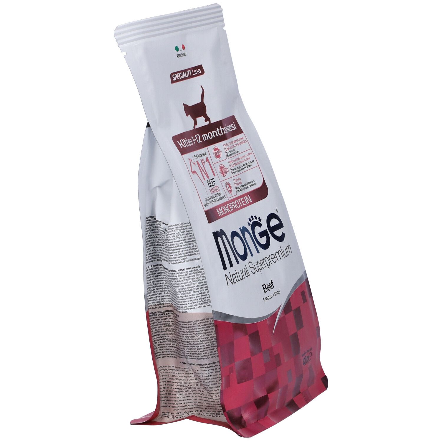 Confezione di cibo per gatti Monge, in diagonale. Bianca e rossa. Scritta: Monge Natural Superpremium, Beef, Manzo. Per gattini 1-12 mesi.