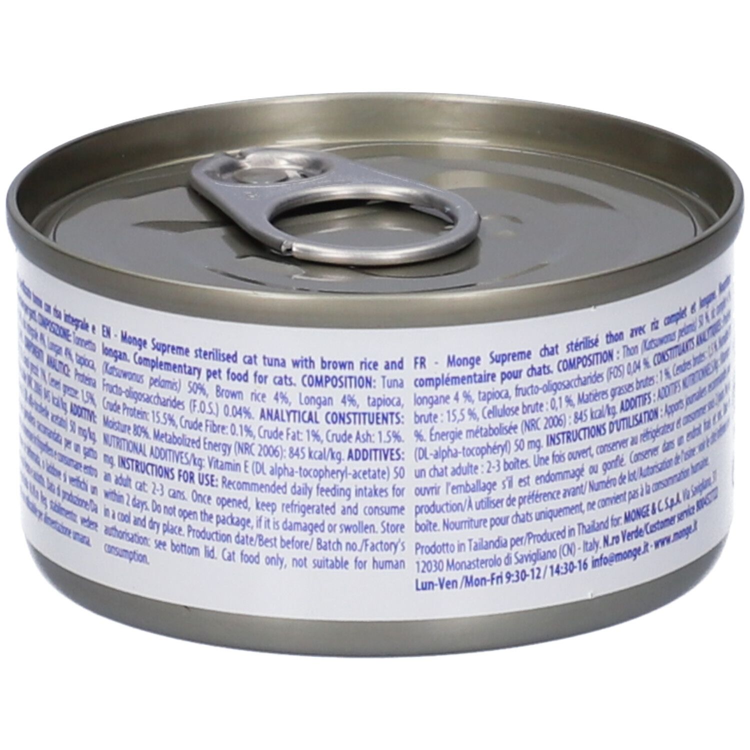 Lattina di cibo per gatti con testo. Contiene informazioni sugli ingredienti e le istruzioni per l'uso. Con testo multilingue.