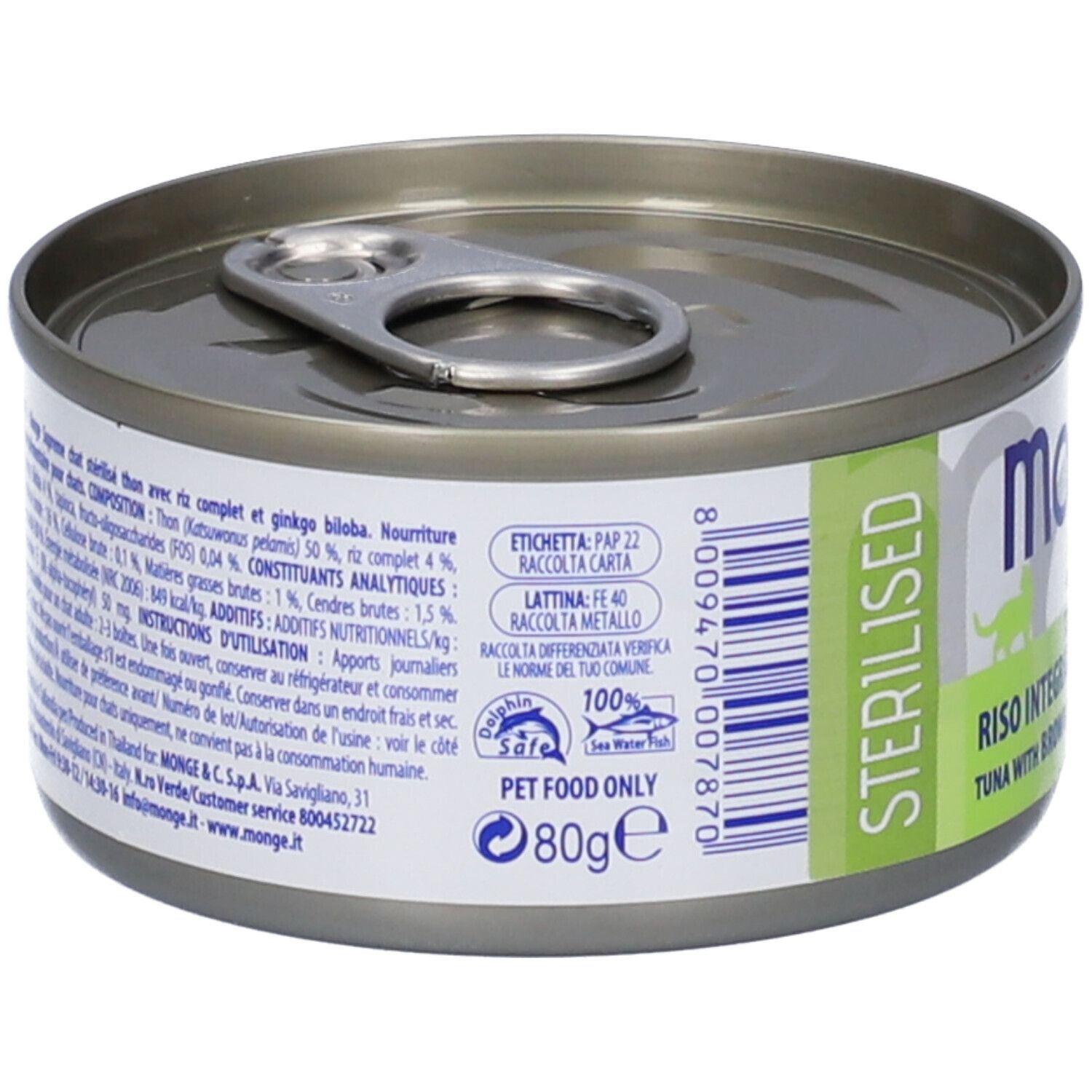 Lattina di cibo per gatti con etichetta. Contiene informazioni su ingredienti e valori nutrizionali. Con codice a barre e simboli di riciclaggio.
