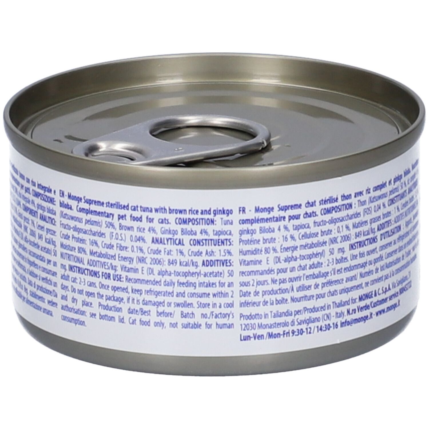 Lattina di cibo per gatti con testo. Contiene informazioni su ingredienti, valori nutrizionali e istruzioni per l'uso. Con testo multilingue.