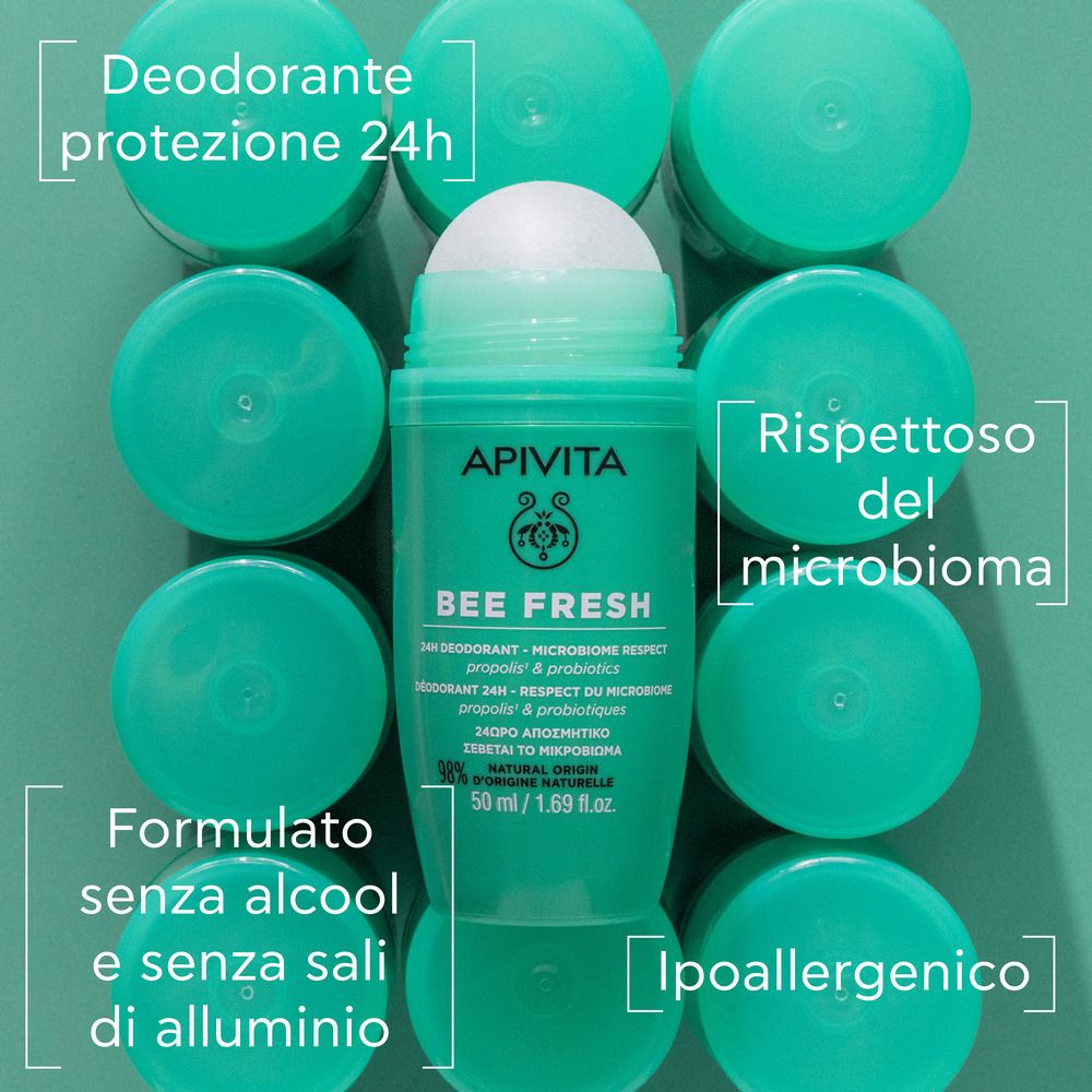 Roll-on deodorante circondato da tappi verdi. Scritta: APIVITA, BEE FRESH, 50 ml.