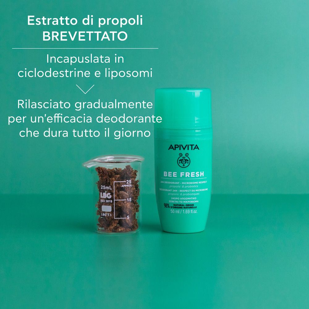 Roll-on deodorante accanto all'estratto di propoli. Scritta: APIVITA, BEE FRESH, 50 ml.