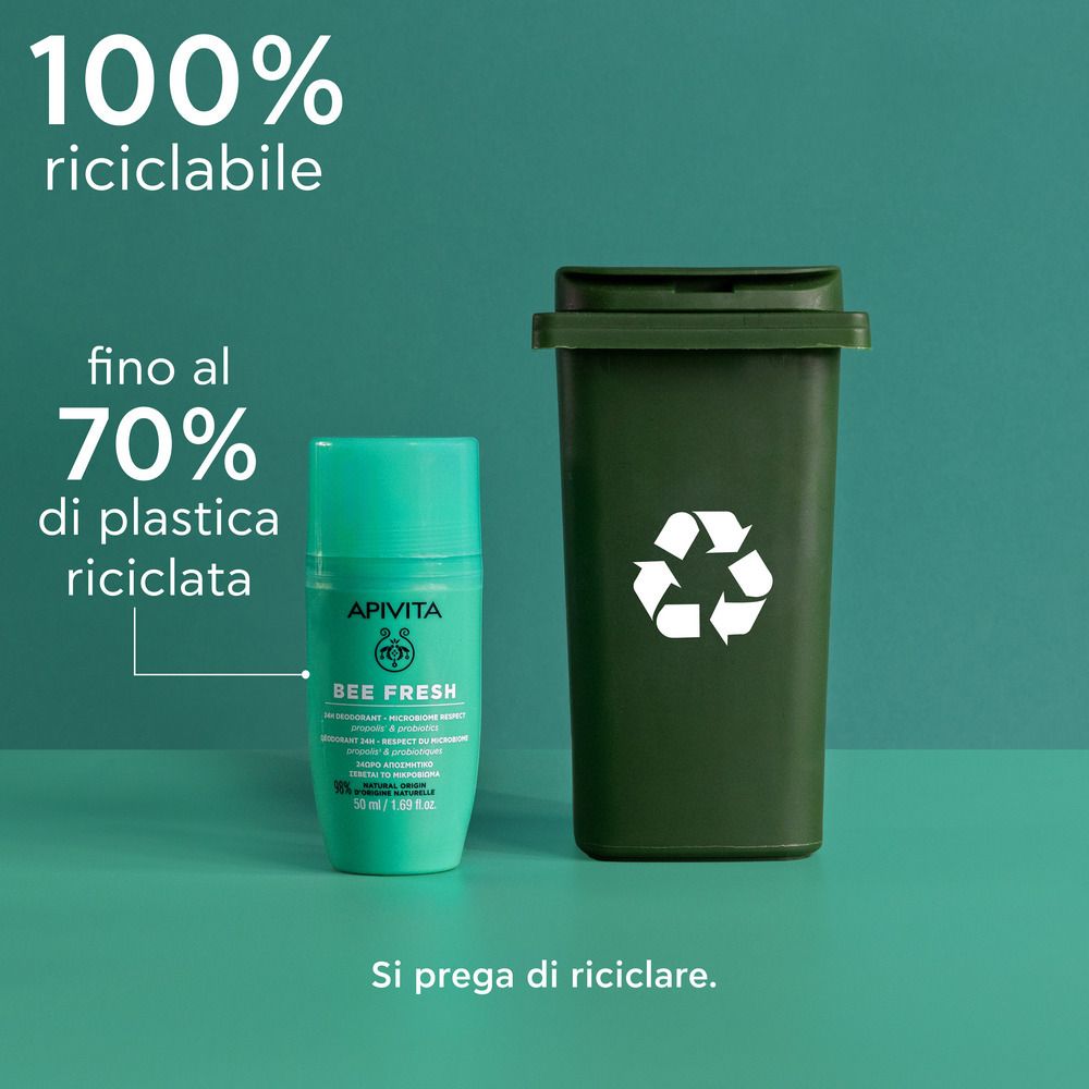 Roll-on deodorante accanto a un bidone della spazzatura. Scritta: APIVITA, BEE FRESH, 50 ml. 100% riciclabile, fino al 70% di plastica riciclata.