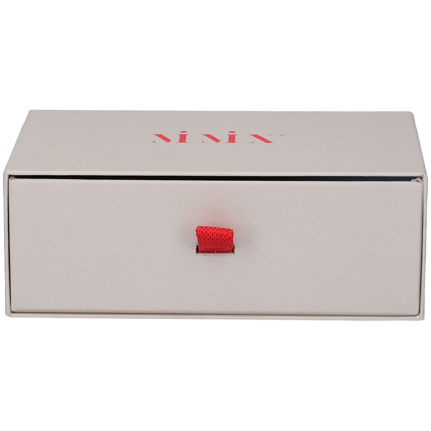 Scatola rettangolare beige con nastro rosso. Scritta MIMIX in rosso.