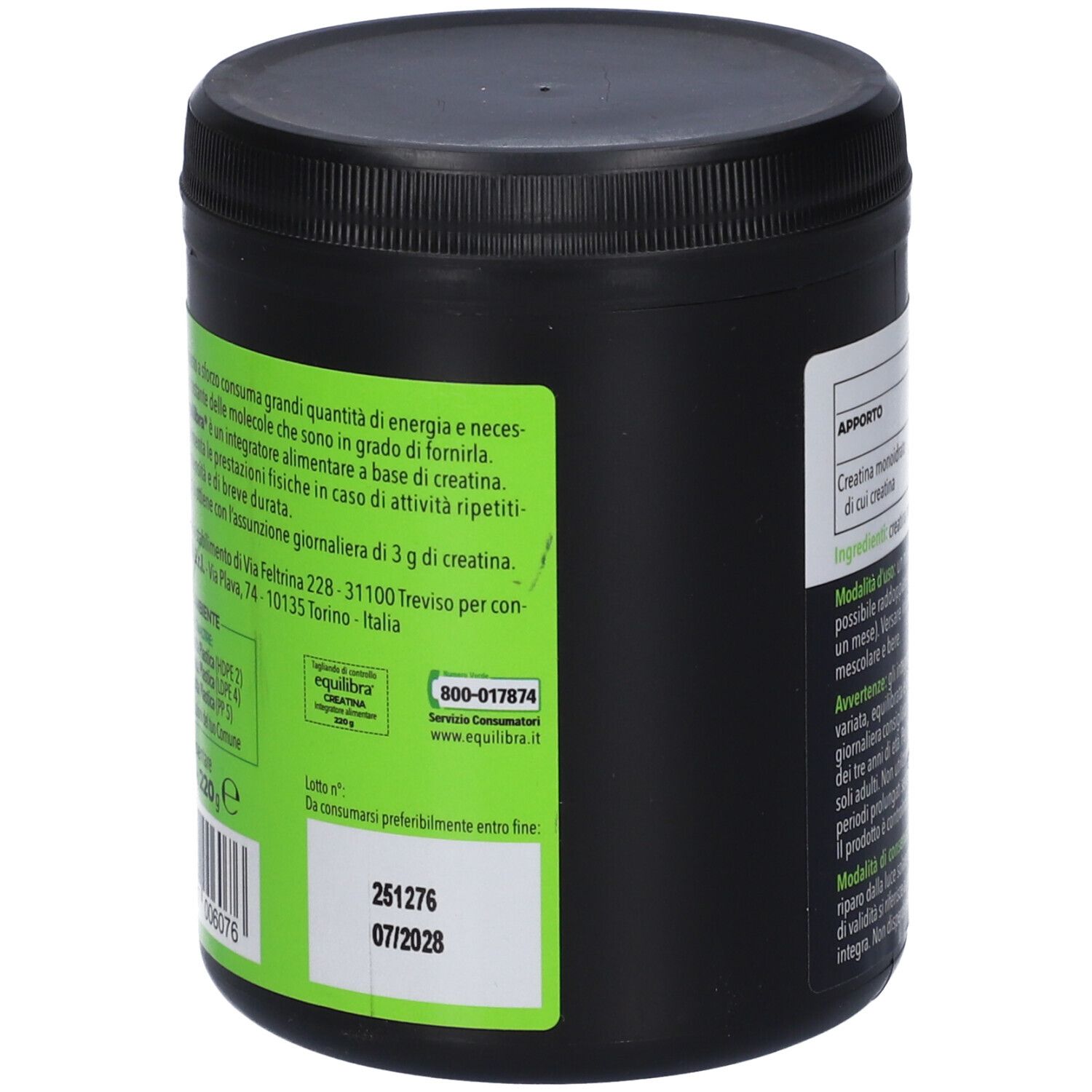 Contenitore nero con polvere di creatina monoidrato.