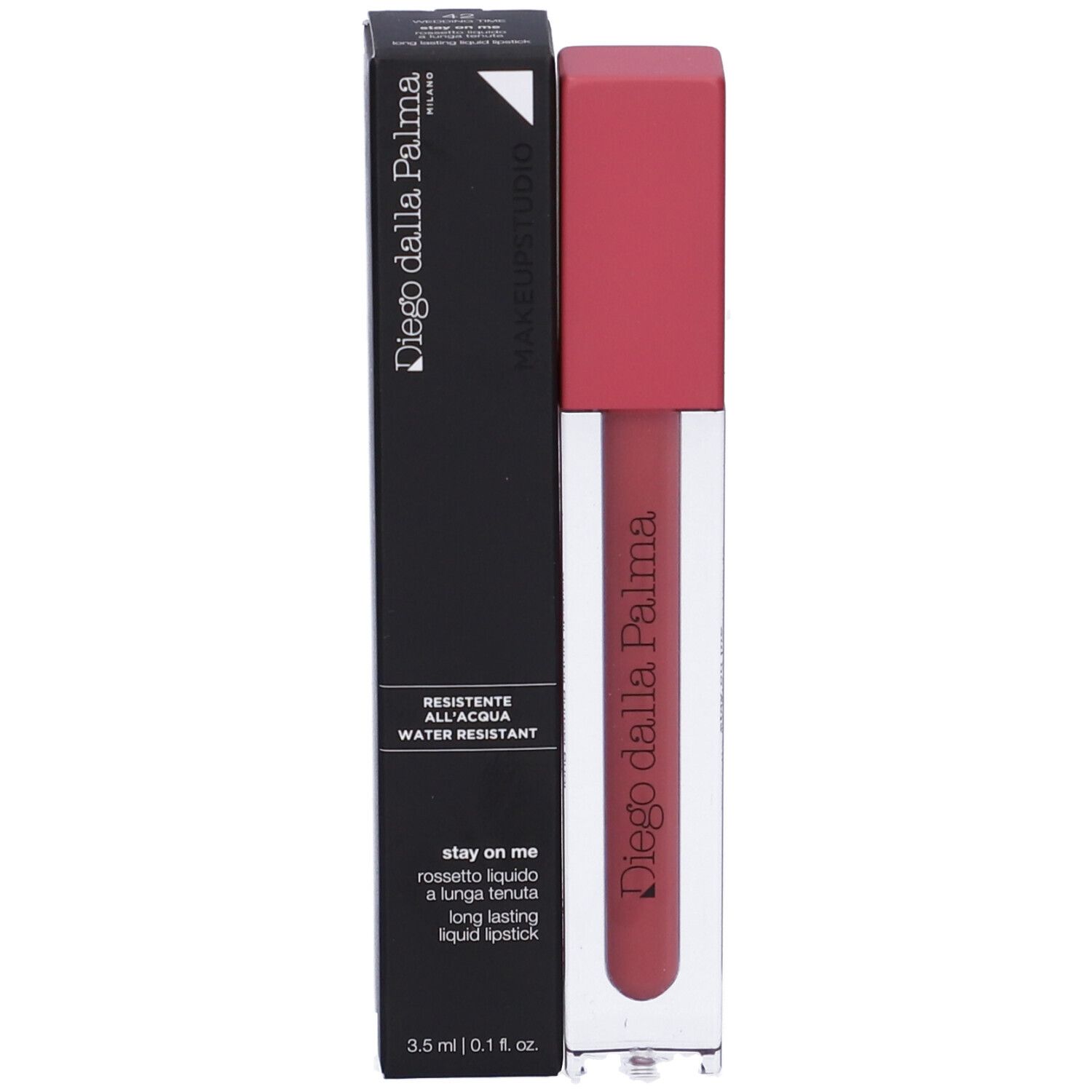 Rossetto liquido con confezione. Scatola nera con testo bianco. Nome del prodotto e marchio visibili.