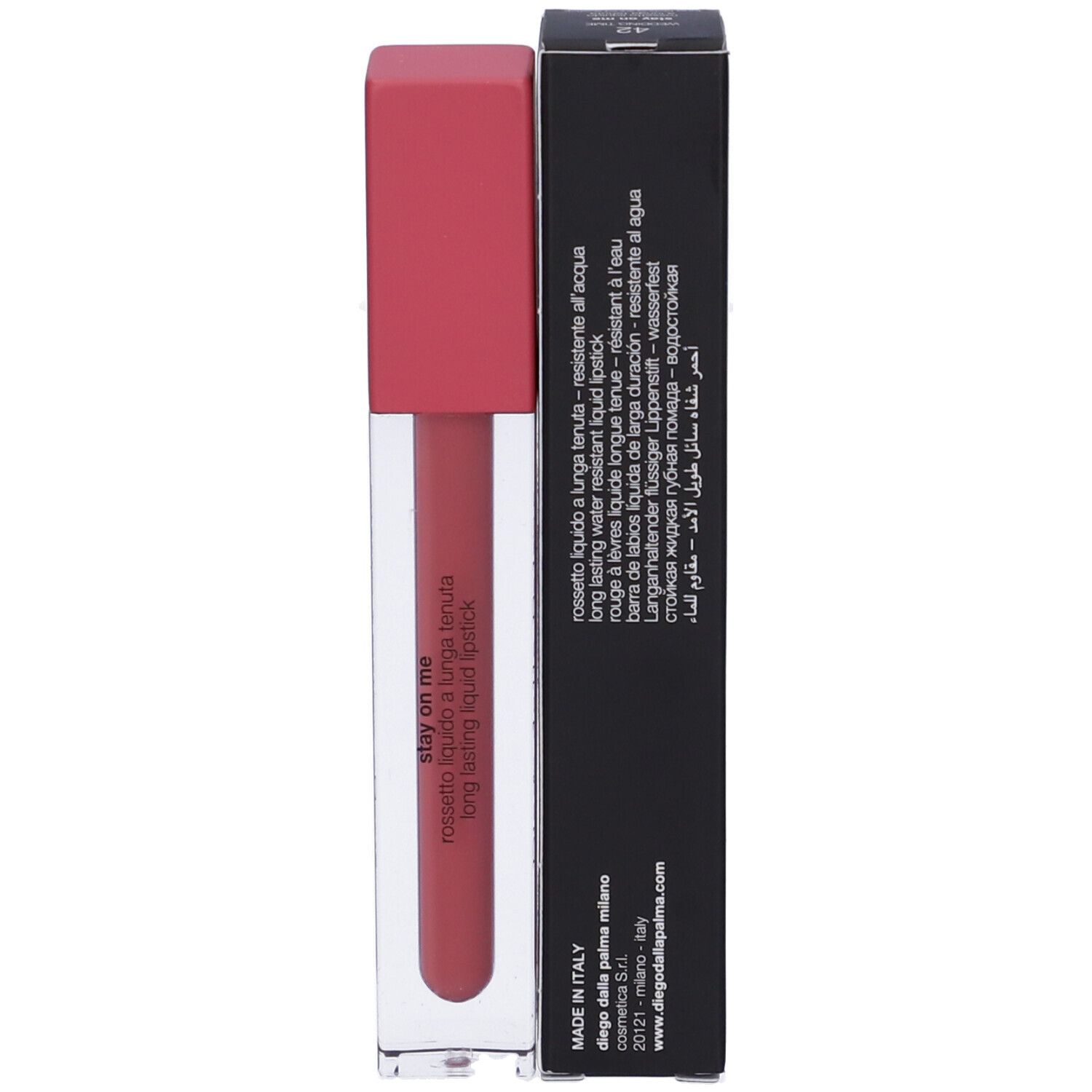 Rossetto liquido e confezione. Scatola nera con testo multilingue. Marchio e nome del prodotto visibili.