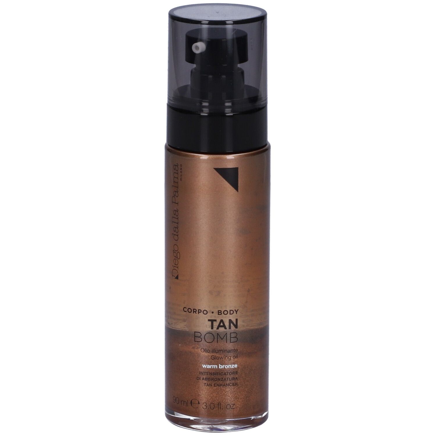 Flacone olio abbronzante. Liquido marrone scuro, erogatore nero. Testo: Tan Bomb, Warm Bronze. Marchio: Diego Dalla Palma.