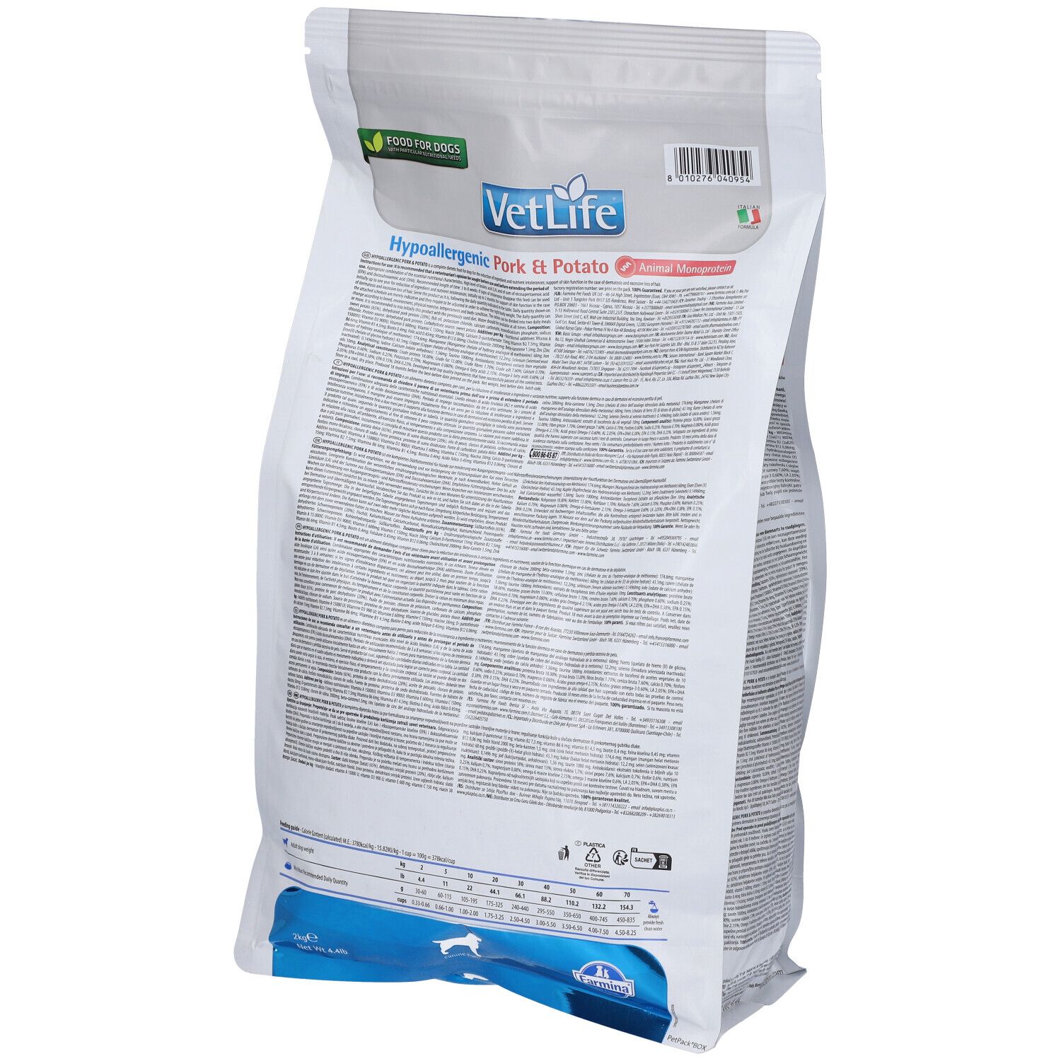 Retro del sacchetto di cibo per cani. Testo multilingue. Scritta: Vet Life Hypoallergenic Pork & Potato.