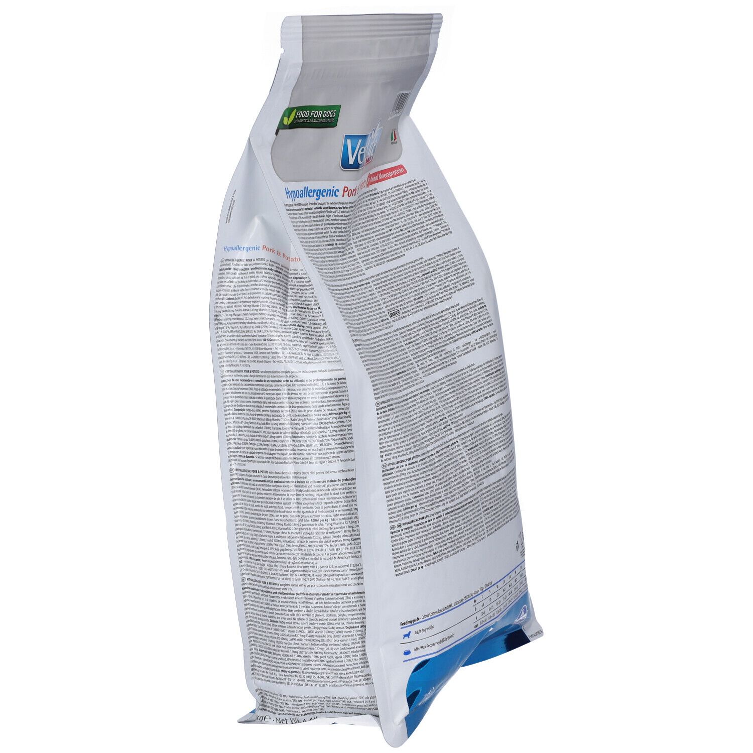 Sacchetto di cibo per cani, in diagonale. Scritta: Vet Life Hypoallergenic Pork & Potato. Testo.