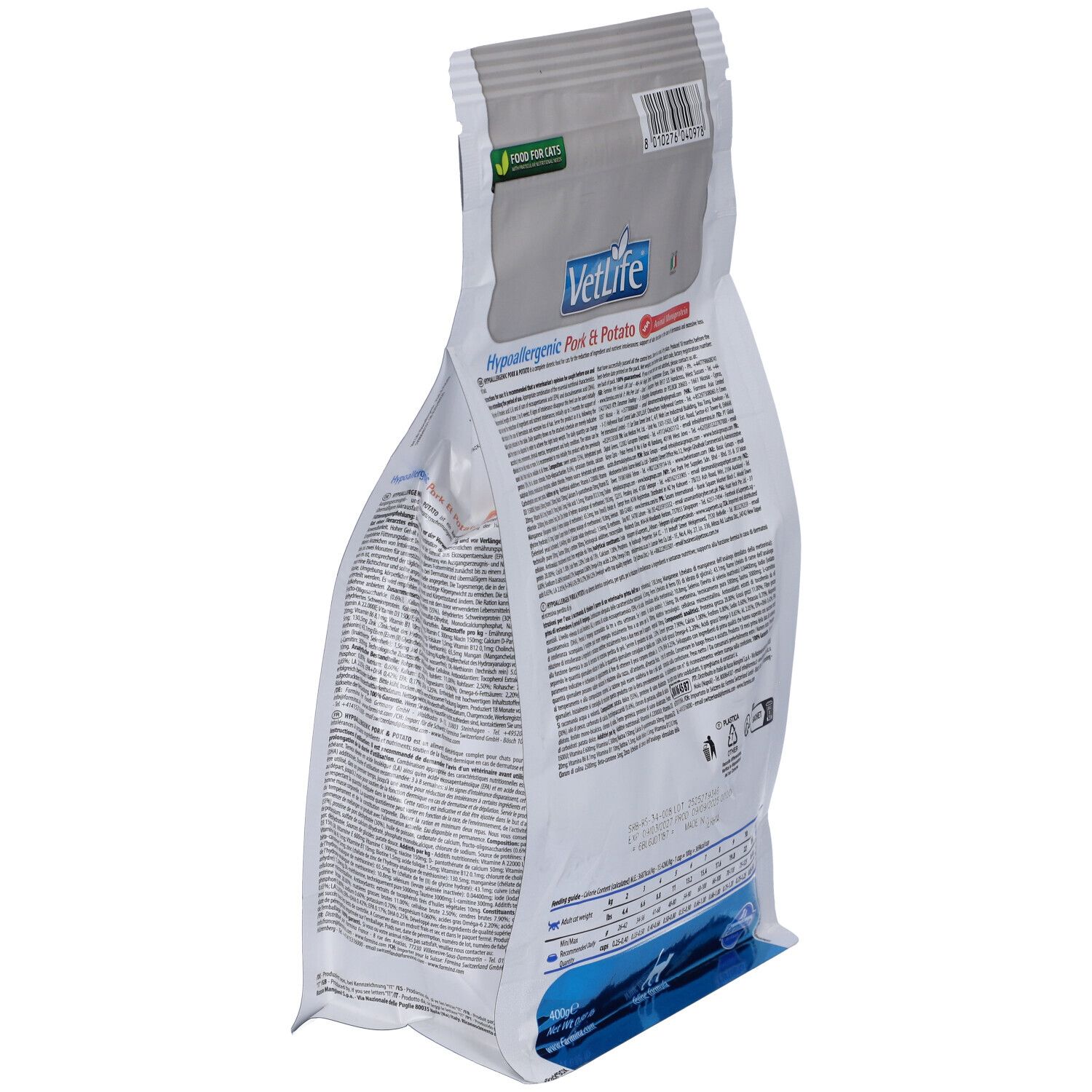 Sacchetto di cibo secco in diagonale. Testo: VetLife Hypoallergenic Pork & Potato. Con informazioni e loghi.