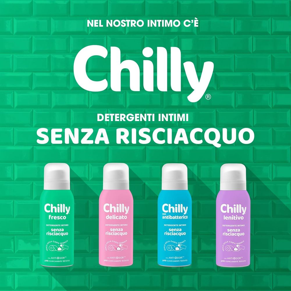 Quattro flaconi di detergente Chilly. Scritta: Chilly, Detergenti Intimi Senza Risciacquo.