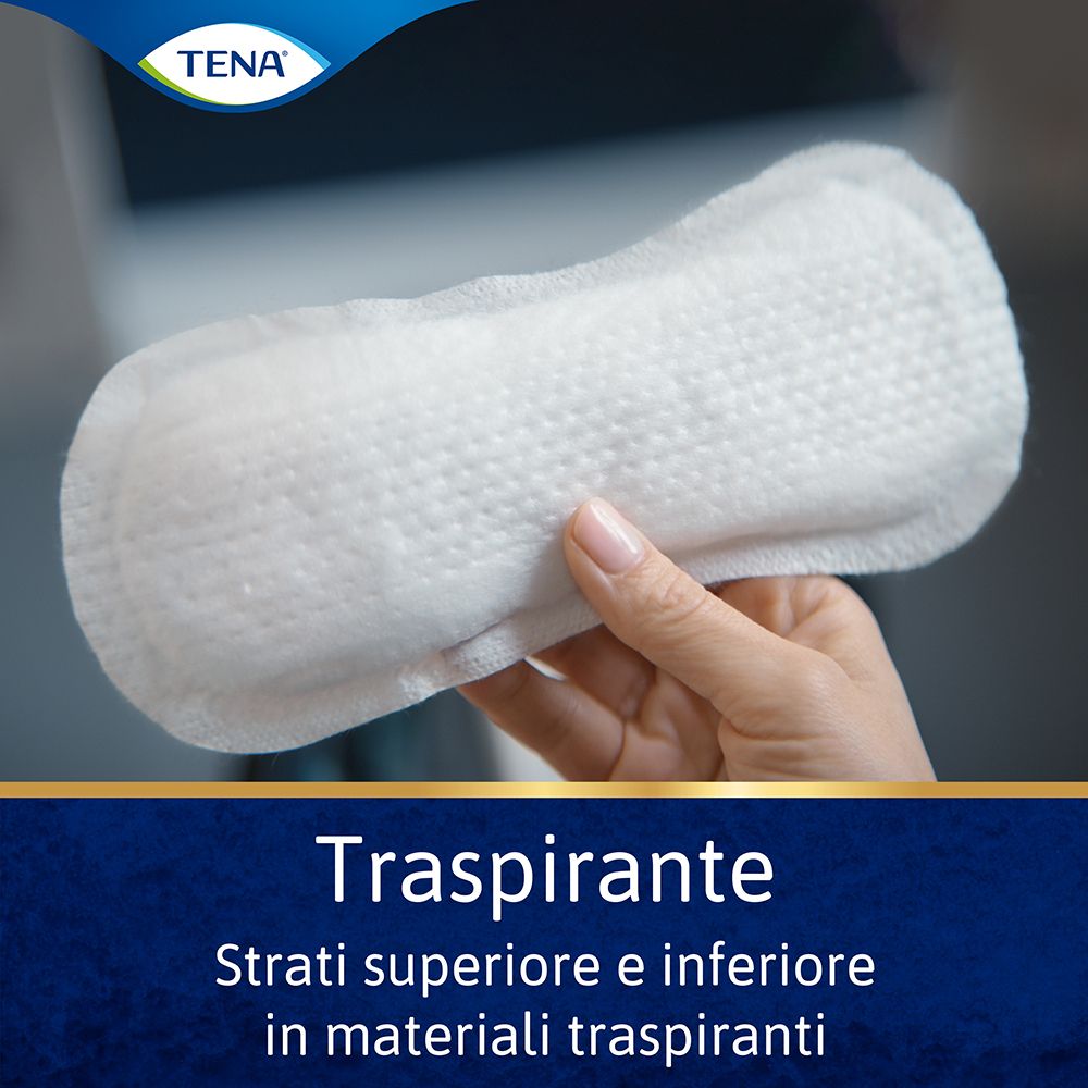 Una mano tiene un prodotto bianco. Testo: Traspirante. Strati superiore e inferiore in materiali traspiranti.