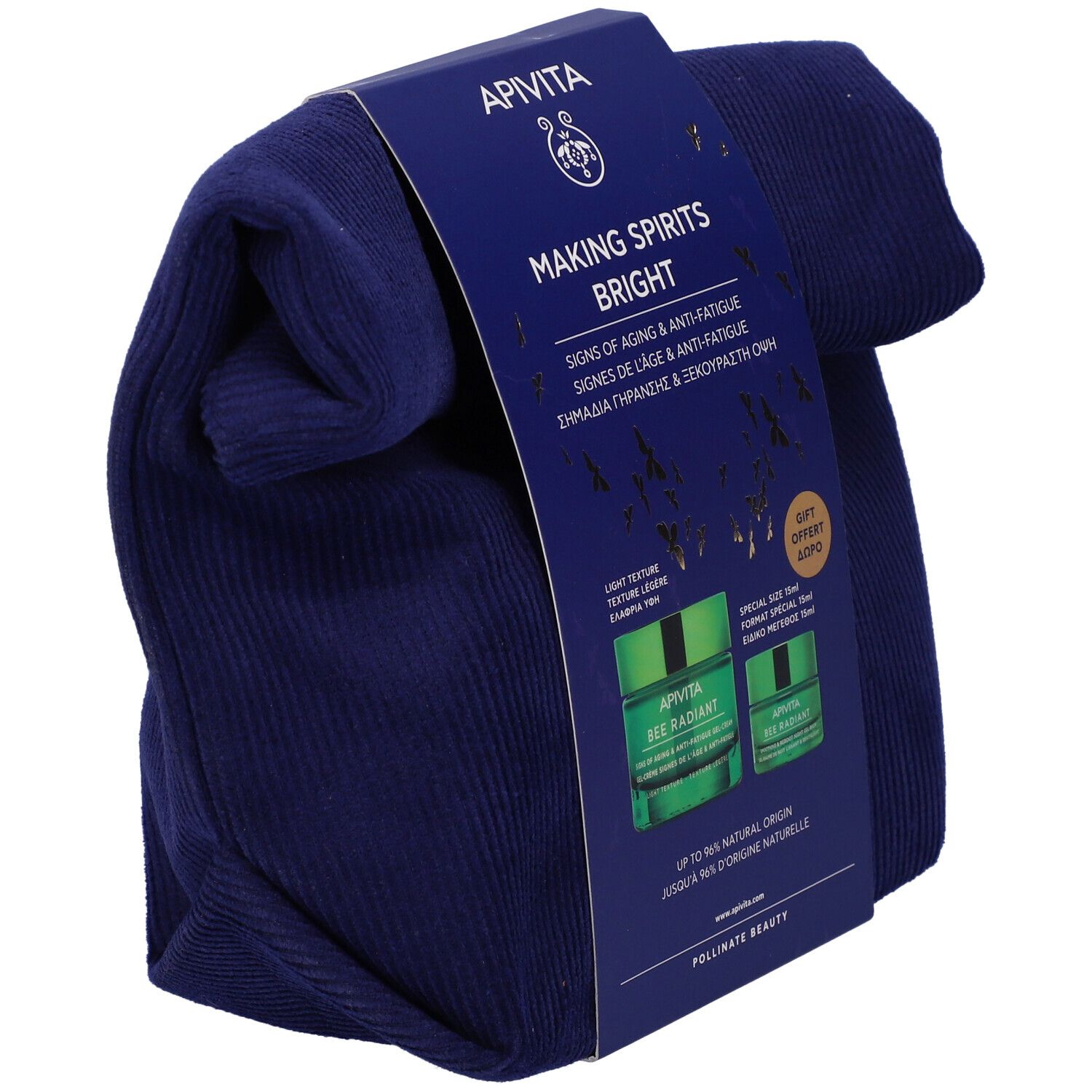 Borsa cosmetica blu scuro con confezione del prodotto. Sulla confezione è scritto "Apivita Making Spirits Bright". Due vasetti verdi sono visibili.