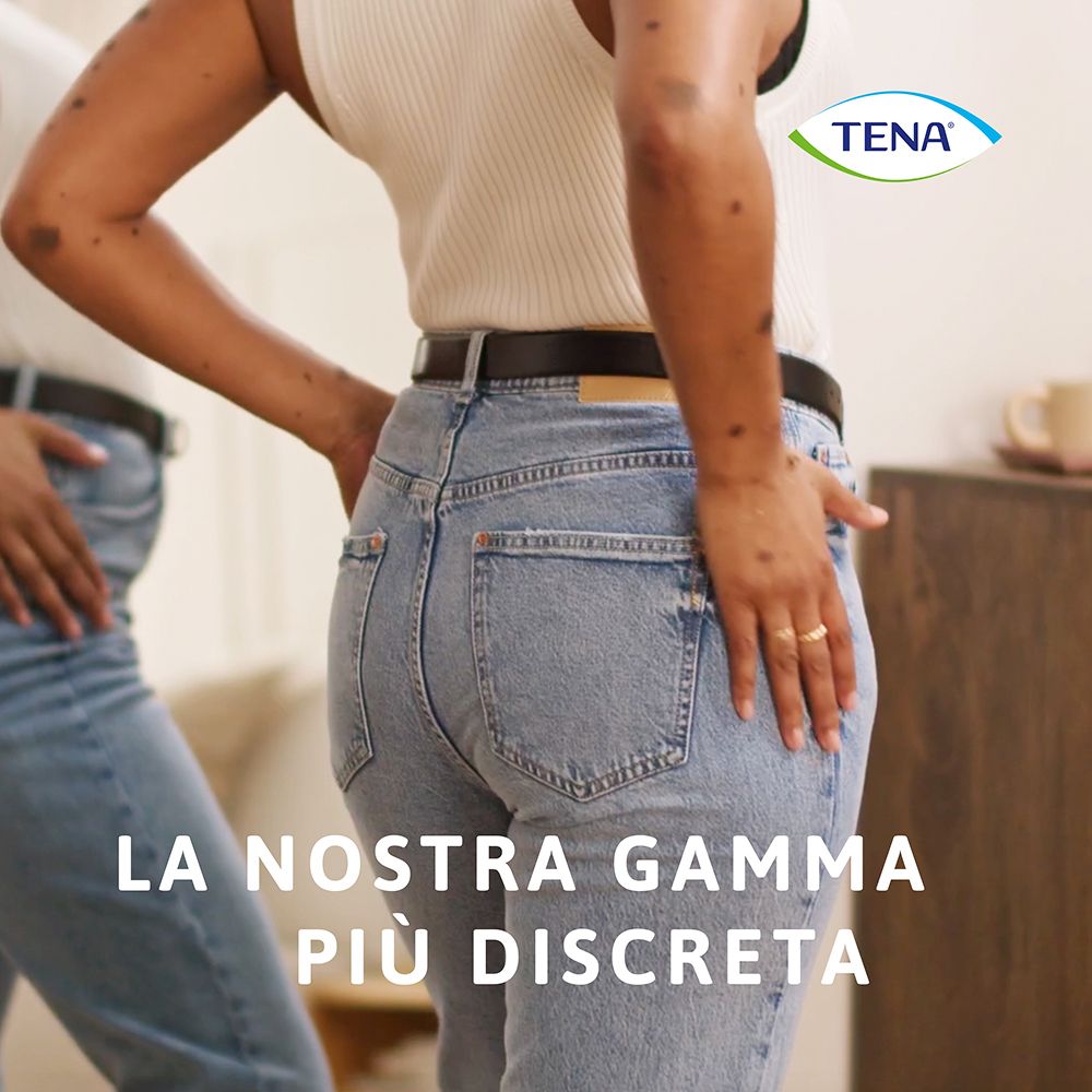 Donna in jeans. Tena Logo. La Nostra Gamma Più Discreta.
