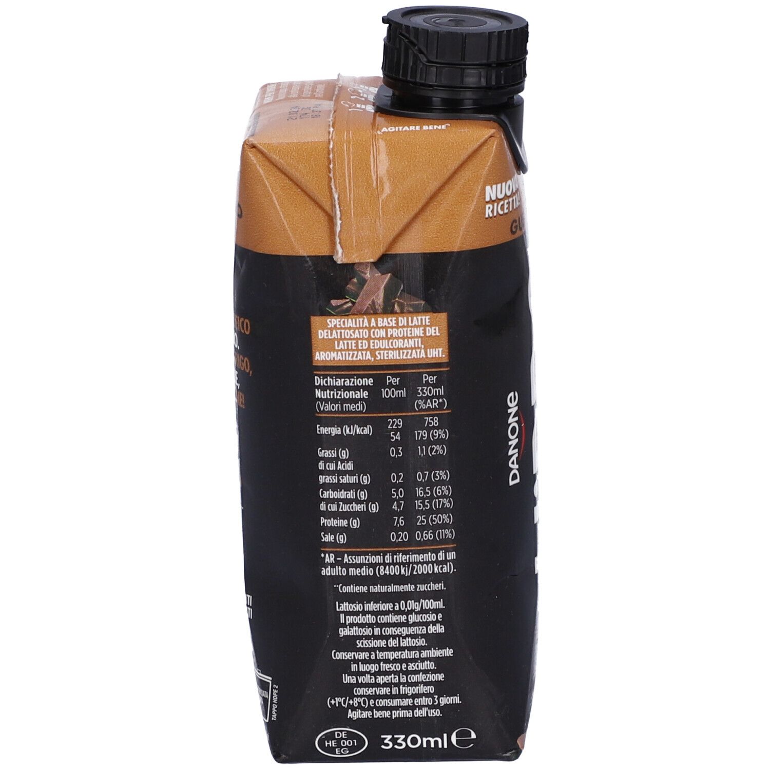 Retro della confezione della bevanda. Contiene informazioni nutrizionali e lista ingredienti. Con tappo nero.