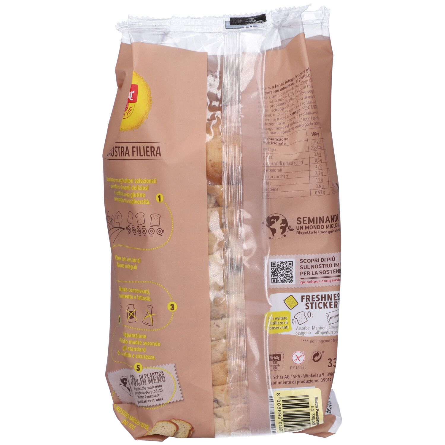 Retro della confezione di pane Schär Mastro Panettiere Pane Integrale. Informazioni e codice QR su sfondo marrone.