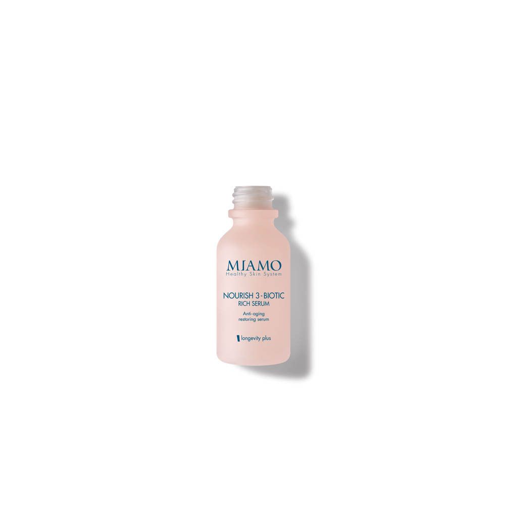 Flacone rosa con tappo argento. Scritta: MIAMO, Nourish 3-Biotic Rich Serum, Longevity Plus.