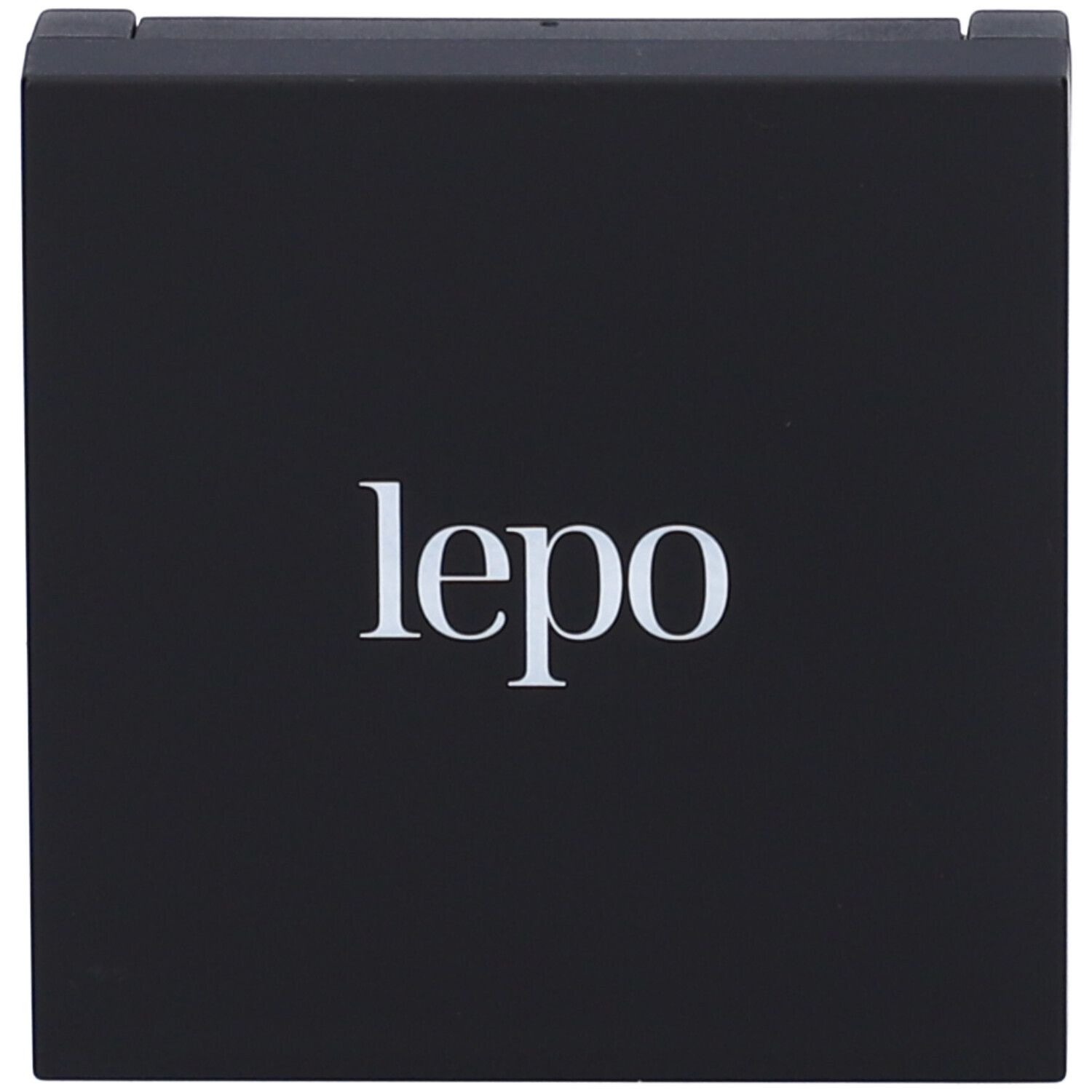 Coperchio nero con logo bianco 'lepo'.