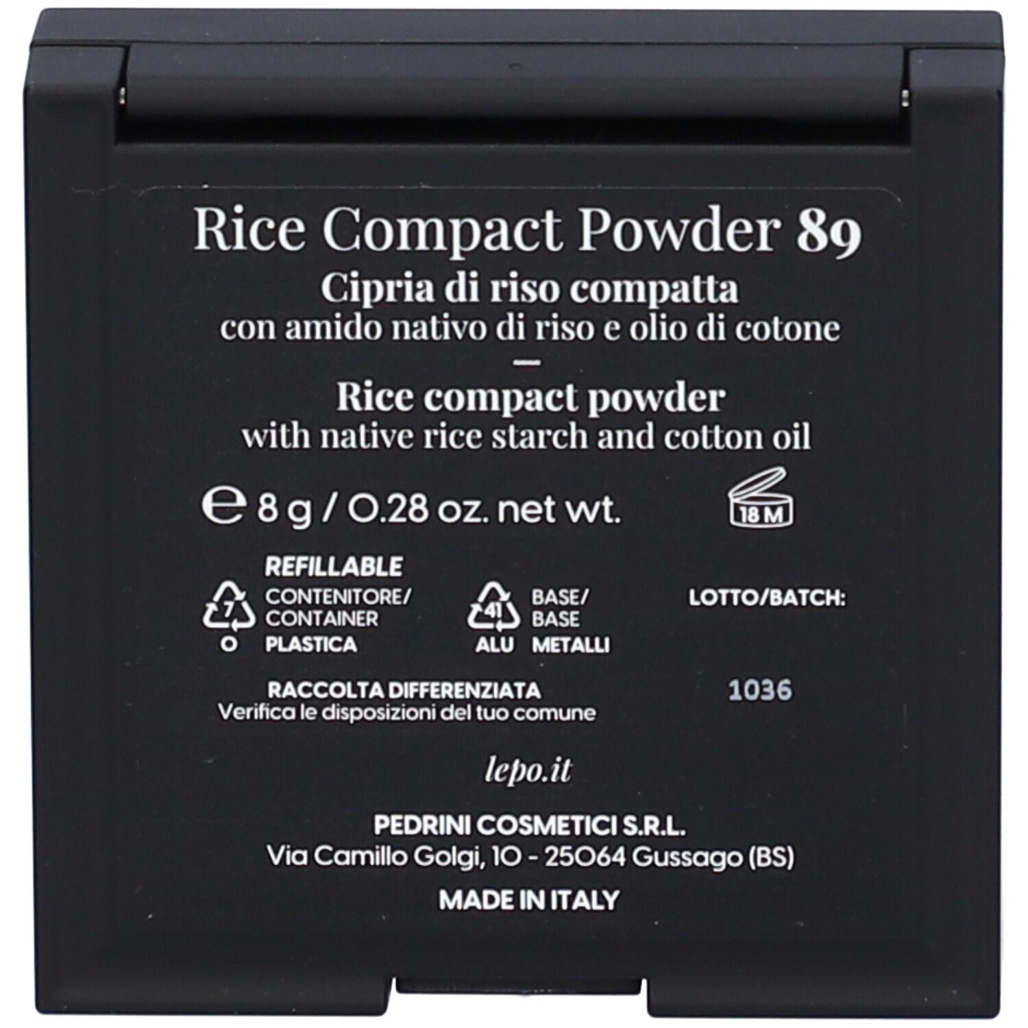 Retro del cipria nero. Testo: Rice Compact Powder 89, Cipria di riso compatta, Rice compact powder. Ingredienti, logo.