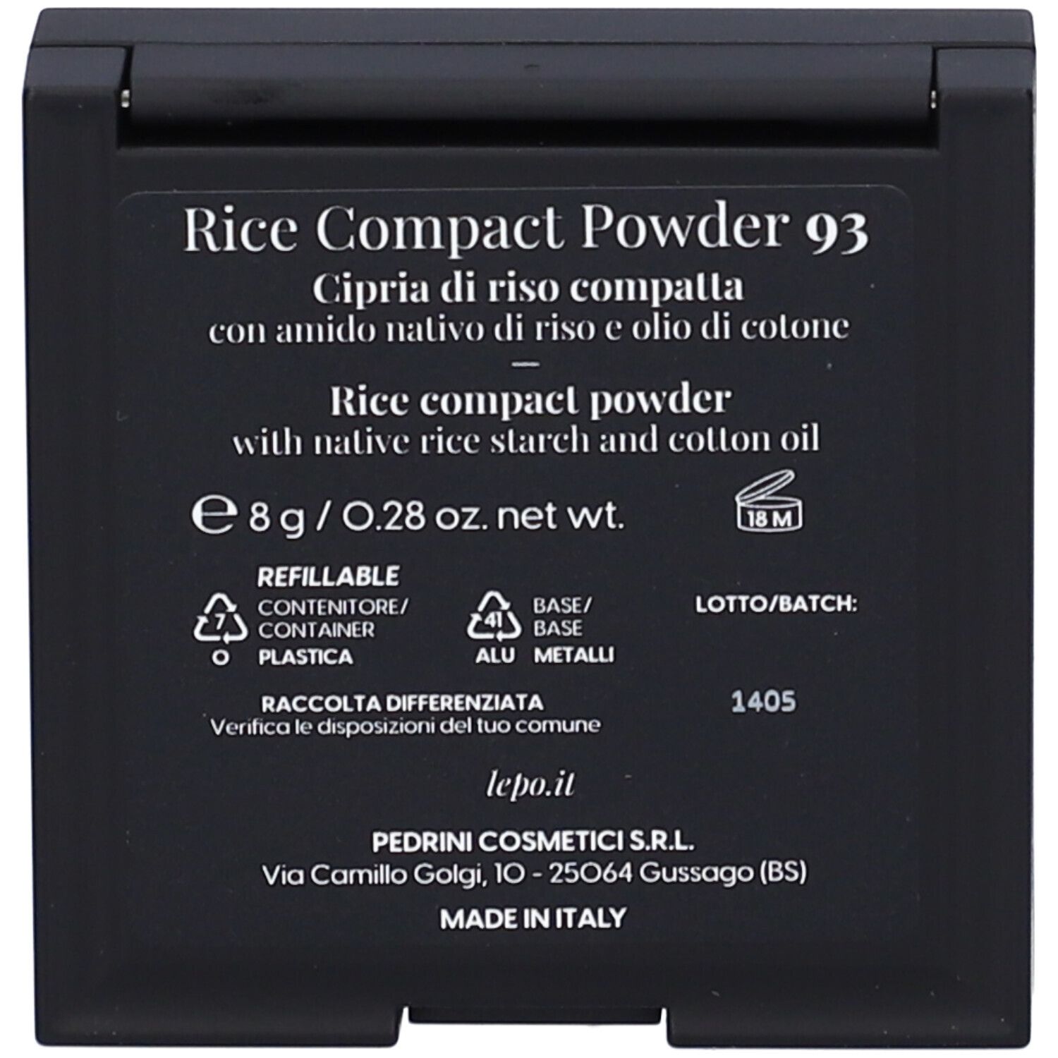 Retro dell'astuccio nero per cipria compatta. Nome del prodotto, ingredienti, informazioni del produttore e simboli di riciclaggio.