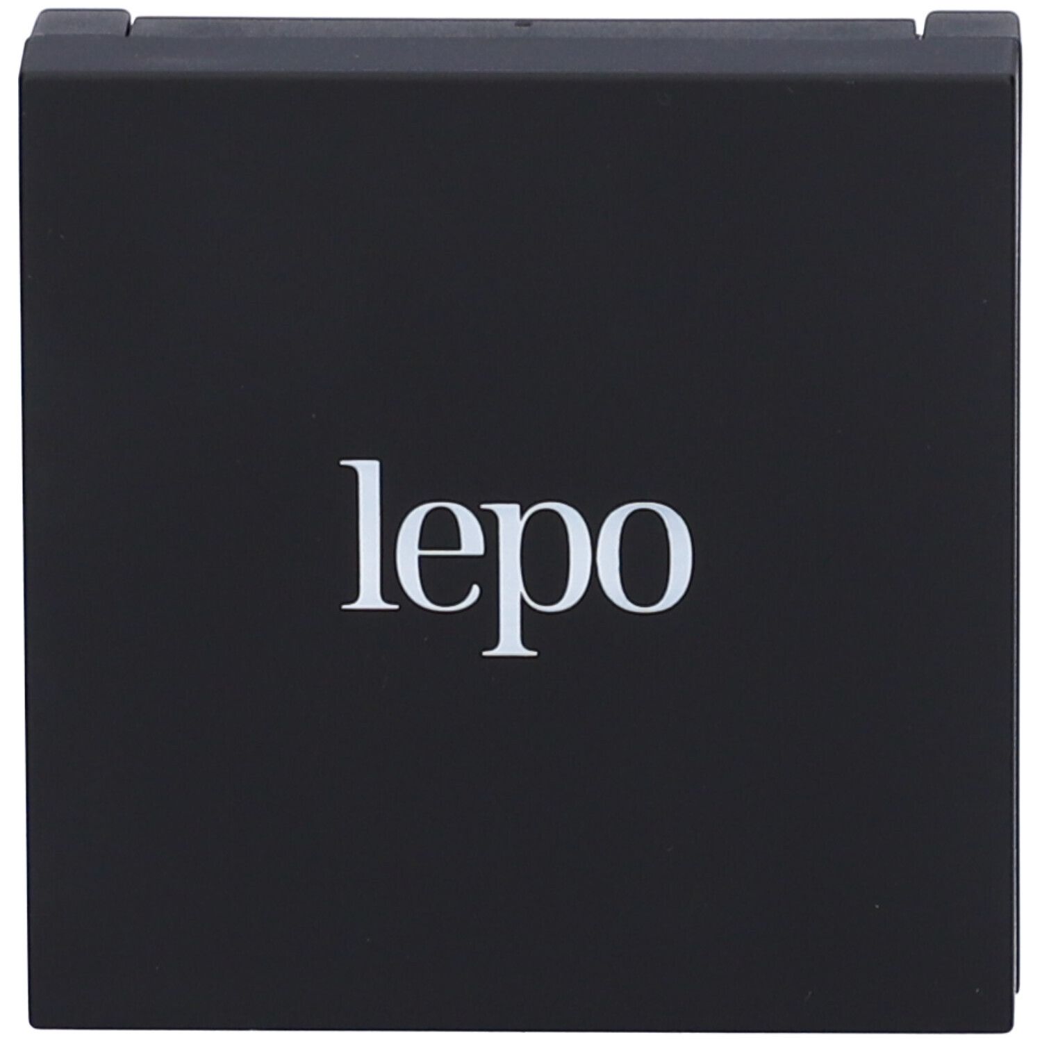 Contenitore compatto nero, quadrato, con logo bianco 'lepo'.
