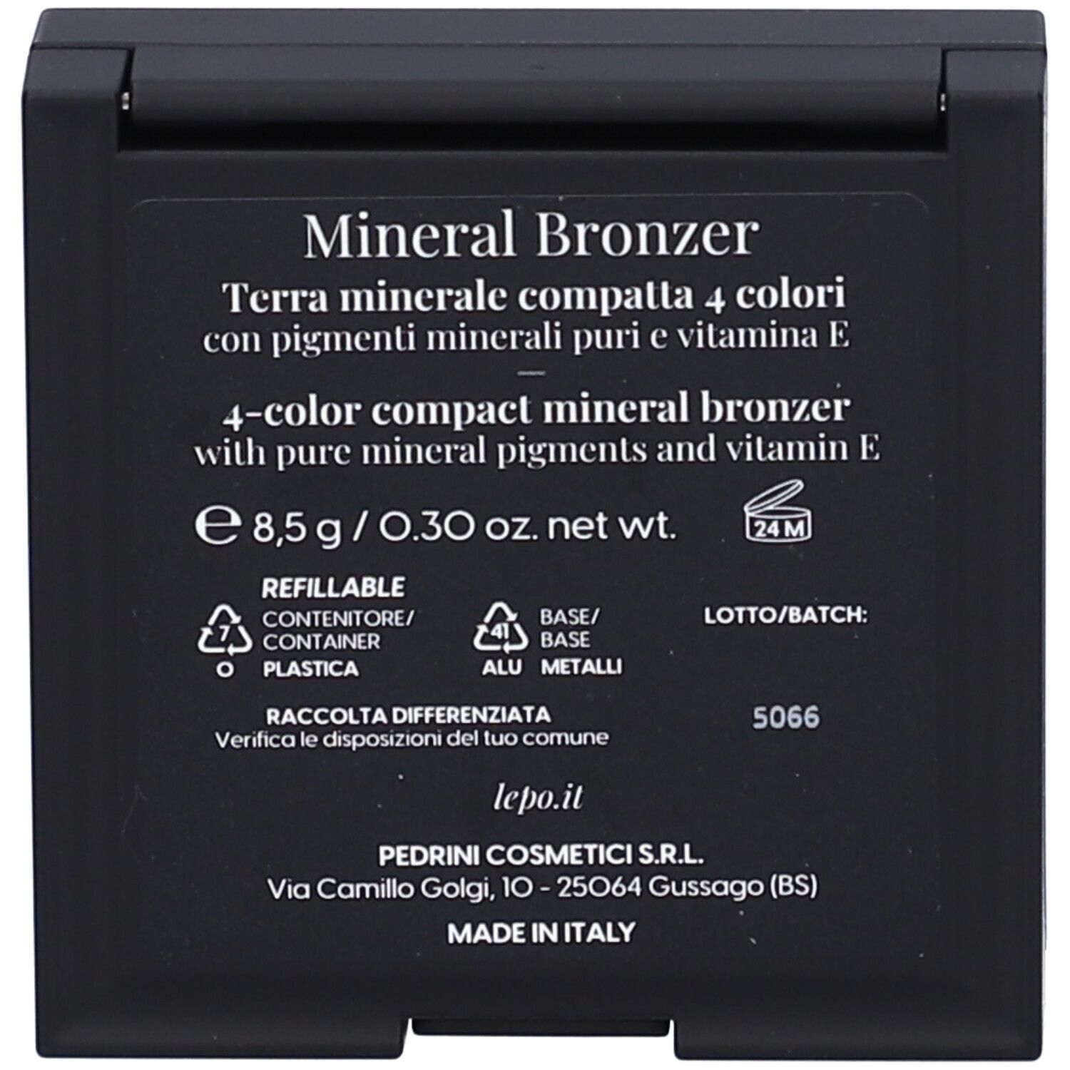 Retro della confezione compatta nera. Testo: Mineral Bronzer, 4 colori, 8,5g, Refillable, lepo.it.