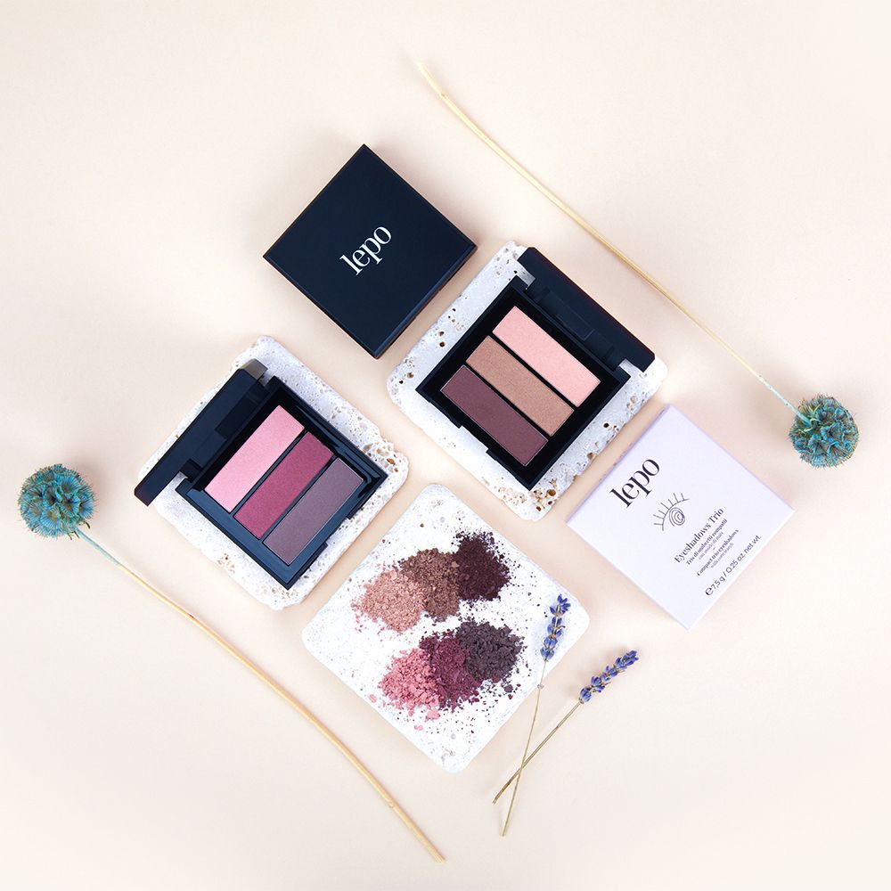 Diversi LEPO Eyeshadows Trio. Palette aperte e chiuse. Diverse tonalità. Decorazione.