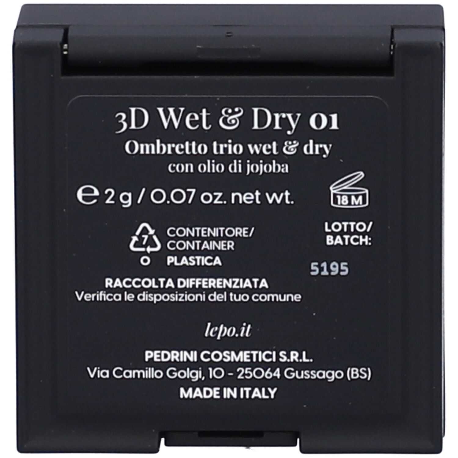 Retro del LEPO 3D Wet & Dry Ombretto Trio. Testo: 3D Wet & Dry 01, ingredienti, indirizzo del produttore.