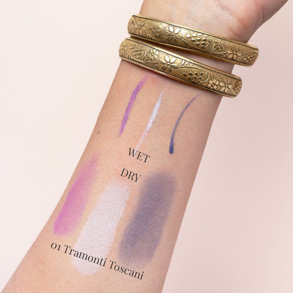 Braccio con tre tonalità di LEPO 3D Wet & Dry. Viola, bianco e grigio. Testo: WET DRY e 01 Tramonti Toscani.