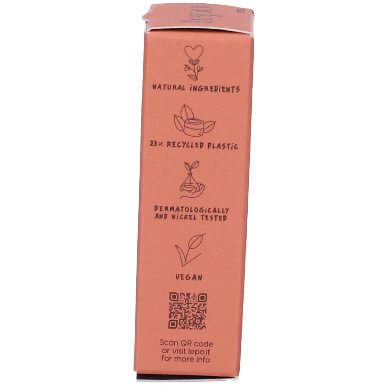 Retro della confezione del rossetto. Testo: Natural Ingredients, 23% recycled plastic, Vegan.