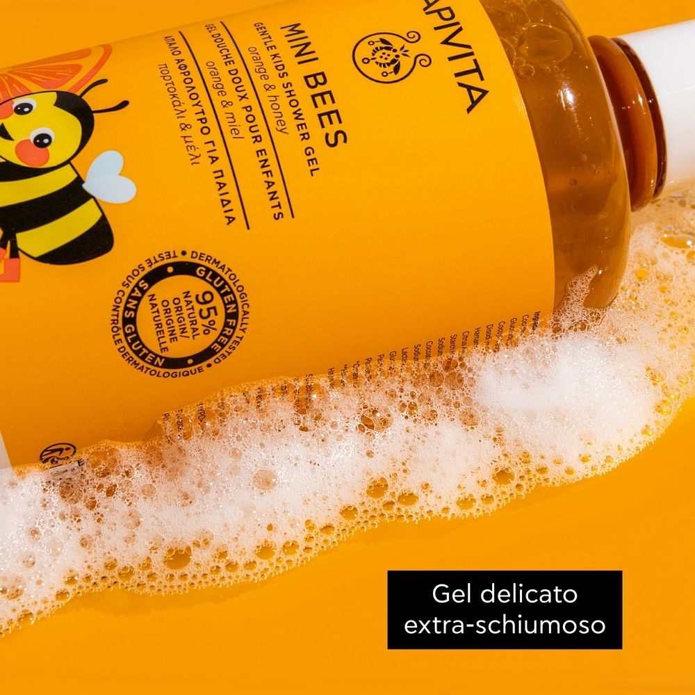 Primo piano di flacone arancione con dosatore. Schiuma. Testo: Gel delicato extra-schiumoso.