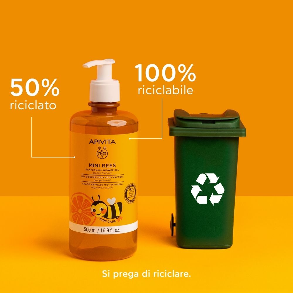 Flacone arancione con dosatore e bidone verde. Testo: 50% riciclato, 100% riciclabile. Testo: Si prega di riciclare.