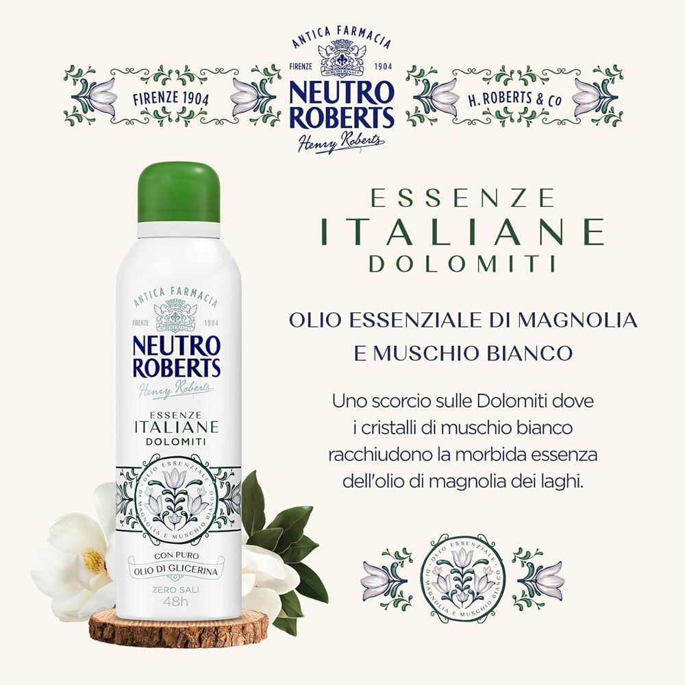 Spray deodorante e testo. Testo: Essenze Italiane Dolomiti, olio di magnolia e muschio bianco. Su tavola di legno.
