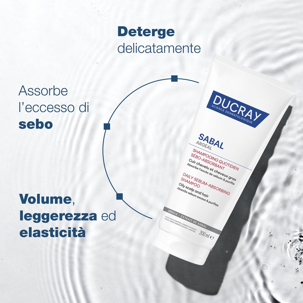 Tubo di shampoo nell'acqua. Testo: Deterge delicatamente, Assorbe l'eccesso di sebo, Volume, leggerezza ed elasticità.