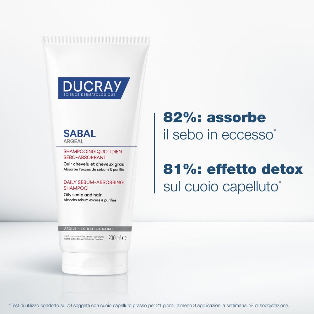 Tubo di shampoo bianco. Testo: 82%: assorbe il sebo in eccesso, 81%: effetto detox sul cuoio capelluto.