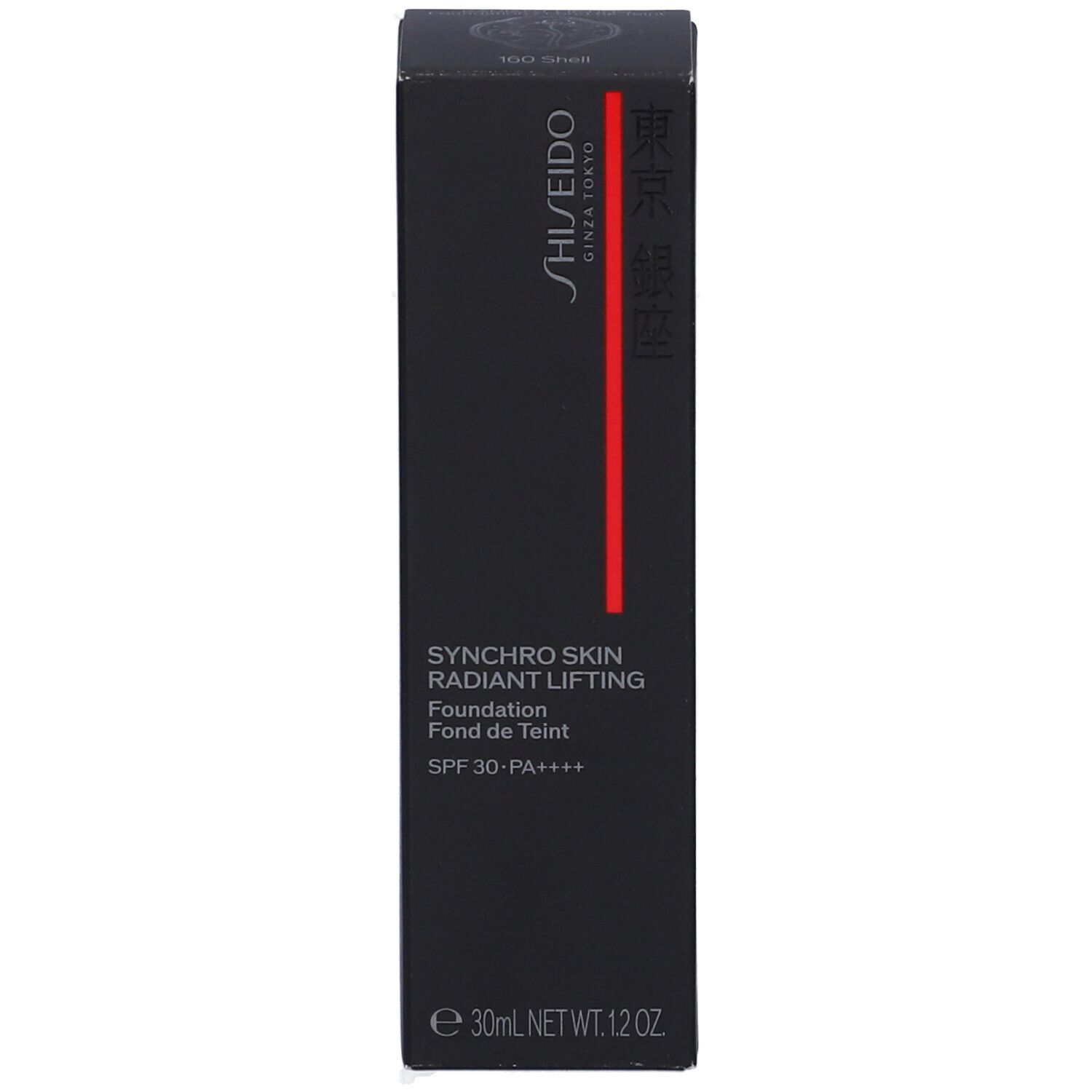 Confezione nera con striscia rossa. Nome del prodotto e indicazione SPF. Scritta: Shiseido Synchro Skin Radiant Lifting Foundation.