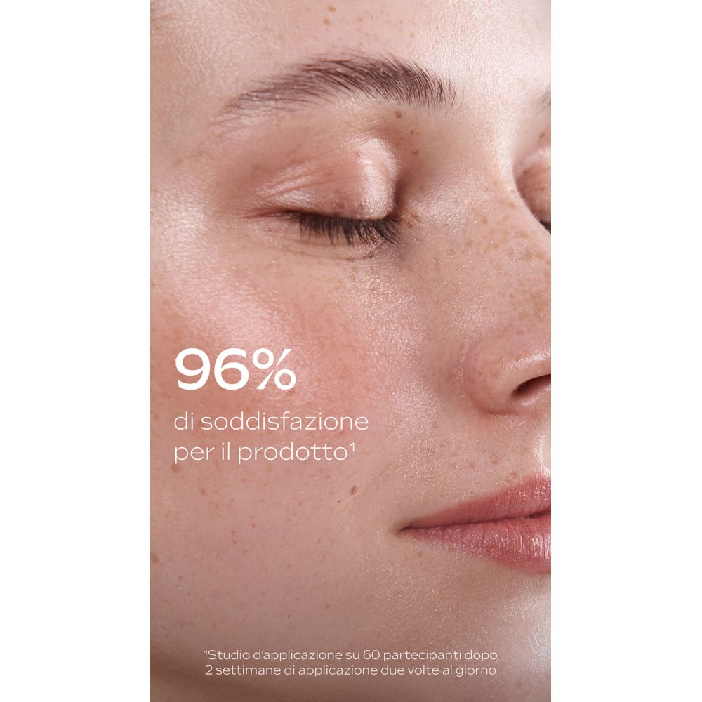 Primo piano di un viso. Testo: 96% di soddisfazione per il prodotto.