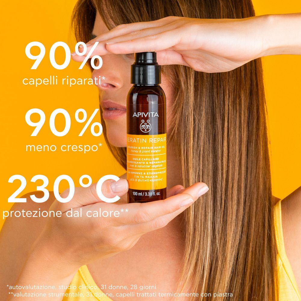 Donna tiene Apivita Keratin Repair Hair Oil. Testo: 90% capelli riparati, 90% meno crespo, protezione termica 230°C.