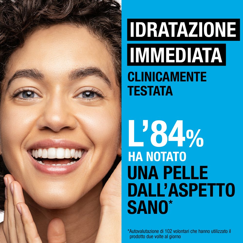 Donna sorridente. Testo: Idratazione immediata. L'84% ha notato una pelle dall'aspetto sano. Clinicamente testato.